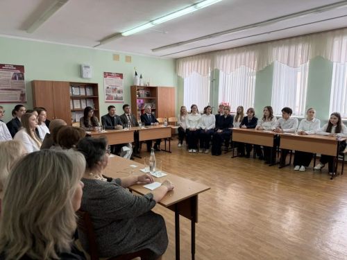 В Болгарской школе №2 прошёл Парламентский урок о труде и подвиге