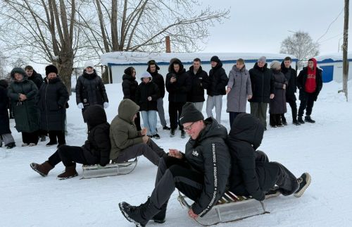 Студенты Спасского техникума посоревновались в «Зимних забавах» на льду и в эстафетах