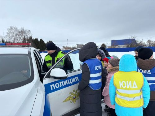 В Никольской школе инспекторы ГИБДД провели урок безопасности в игровом формате