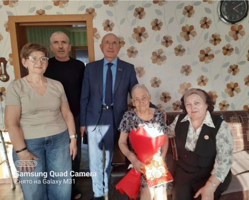 Жительницу Болгара поздравили с 90-летним юбилеем