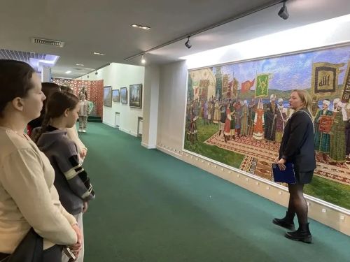 Участники Движения Первых стали первыми посетителями выставки «Художественное наследие Древнего Болгара»
