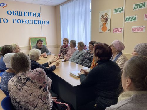 Главный врач Спасской ЦРБ рассказал пенсионерам о секретах здорового долголетия
