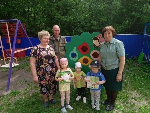 Сотрудники заказника «Спасский» провели экологический праздник в детских садах сёл Вожи и Измери