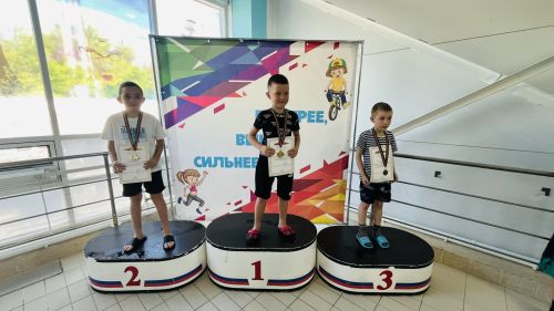 В бассейне «Дулкын» города Болгара закрыли плавательный сезон яркими соревнованиями