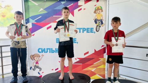 В бассейне «Дулкын» города Болгара закрыли плавательный сезон яркими соревнованиями