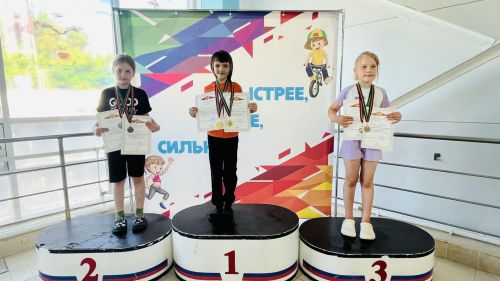 В бассейне «Дулкын» города Болгара закрыли плавательный сезон яркими соревнованиями