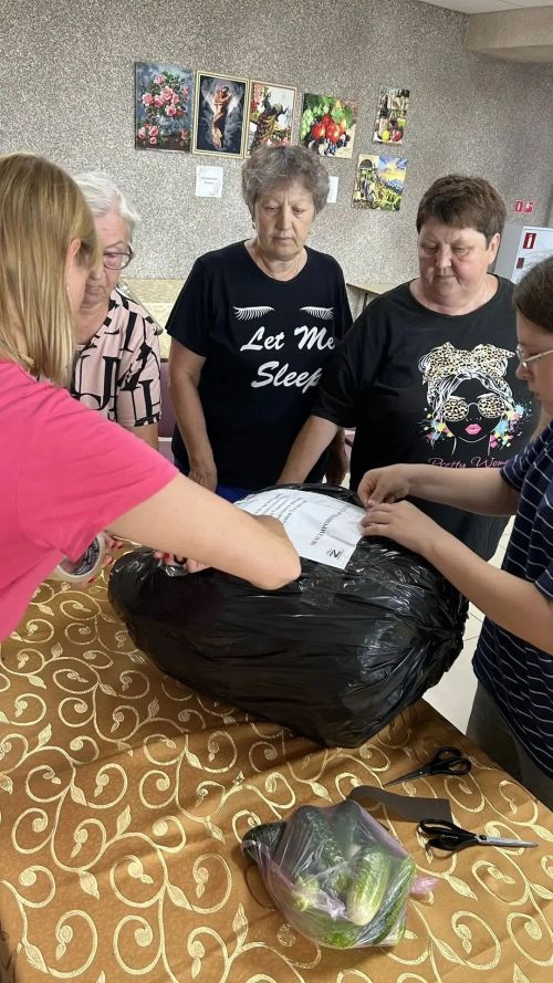 Ветераны Спасского района продолжают плести маскировочные сети для бойцов СВО
