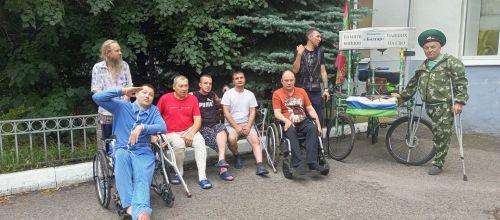 Ветеран-пограничник Рашид Зиятдинов из Болгара посетил раненых бойцов в госпитале Казани