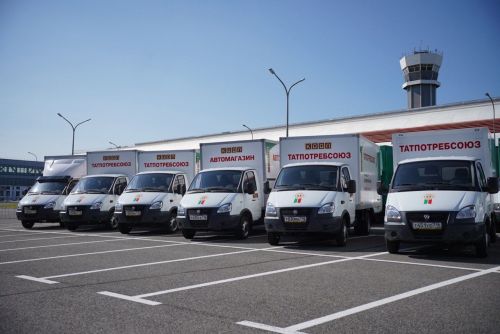 Рустам Минниханов вручил кооператорам Татарстана 39 новых автомобилей в честь 110-летия Татпотребсоюза
