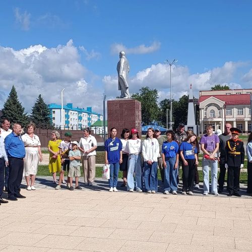 В Болгаре торжественно подняли Государственный флаг России