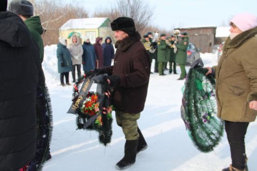 В Кузнечихе простились с погибшим бойцом СВО