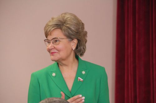 Депутат Госудмы РФ Татьяна Ларионова провела урок мужества в Болгарской школе №1