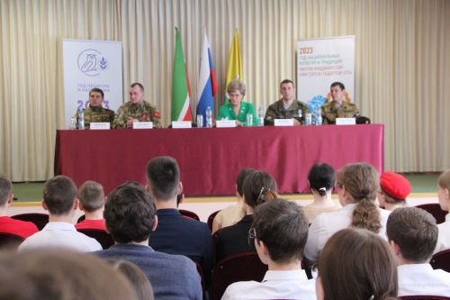 Депутат Госудмы РФ Татьяна Ларионова провела урок мужества в Болгарской школе №1