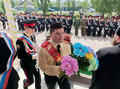Последний звонок в Болгарской кадетской школе-интернате им. П.А.Карпова: кадеты-выпускники простились со Знаменем школы