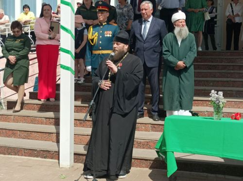 Последний звонок в Болгарской кадетской школе-интернате им. П.А.Карпова: кадеты-выпускники простились со Знаменем школы
