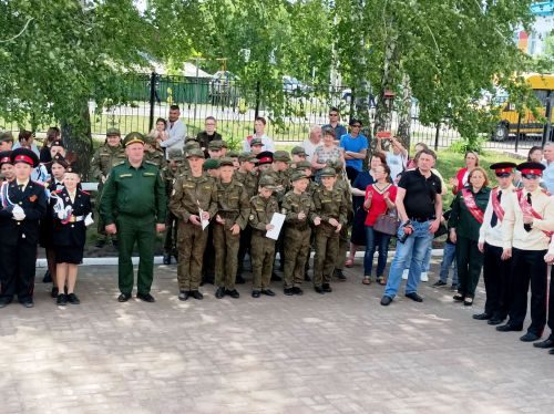 Последний звонок в Болгарской кадетской школе-интернате им. П.А.Карпова: кадеты-выпускники простились со Знаменем школы