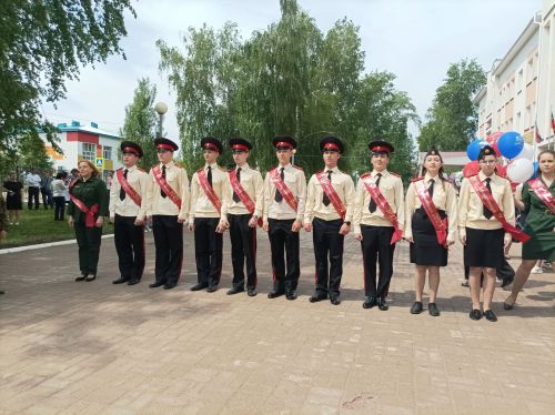 Последний звонок в Болгарской кадетской школе-интернате им. П.А.Карпова: кадеты-выпускники простились со Знаменем школы