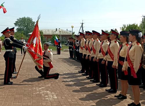 Последний звонок в Болгарской кадетской школе-интернате им. П.А.Карпова: кадеты-выпускники простились со Знаменем школы
