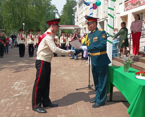 Последний звонок в Болгарской кадетской школе-интернате им. П.А.Карпова: кадеты-выпускники простились со Знаменем школы
