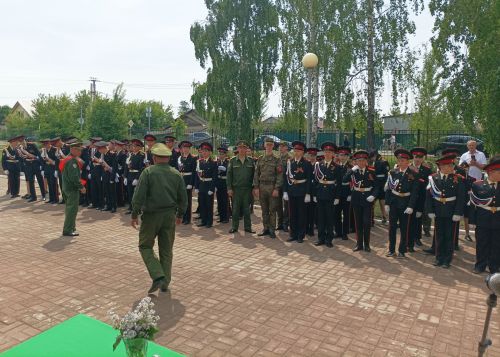 Последний звонок в Болгарской кадетской школе-интернате им. П.А.Карпова: кадеты-выпускники простились со Знаменем школы