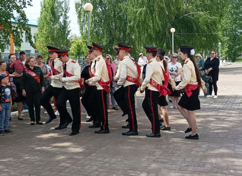 Последний звонок в Болгарской кадетской школе-интернате им. П.А.Карпова: кадеты-выпускники простились со Знаменем школы