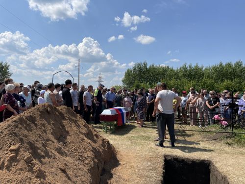 В Киме простились с погибшими бойцами СВО Александром Усовым и Иваном Туровым