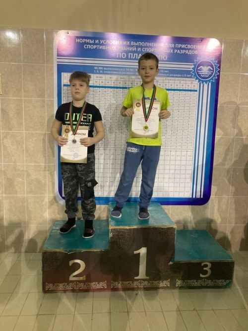 В бассейне «Дулкын» ко Дню защитника прошли соревнования по плаванию