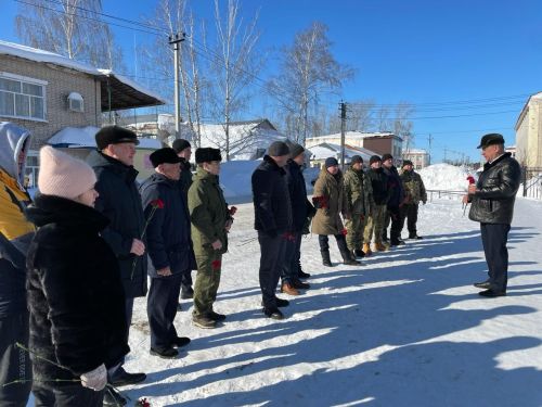 В Болгаре возложили цветы к памятнику воинам-интернационалистам