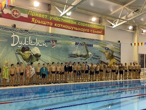 В бассейне «Дулкын» ко Дню защитника прошли соревнования по плаванию