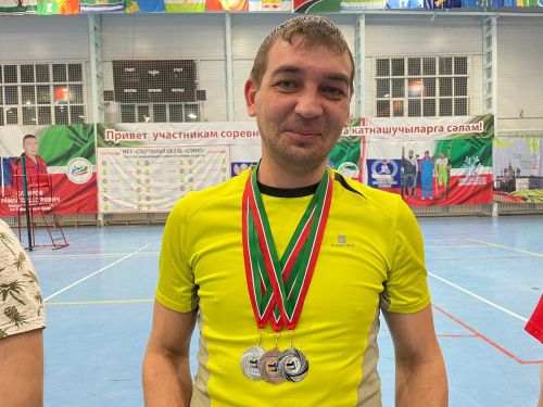 Спасские волейболисты поддержали бойцов СВО праздничным турниром