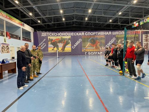 Спасские волейболисты поддержали бойцов СВО праздничным турниром