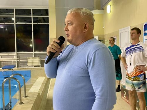 В бассейне «Дулкын» ко Дню защитника прошли соревнования по плаванию