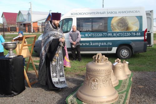 В храме Сошествия Святого Духа освятили колокола