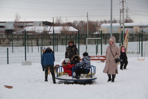 Новогодний праздник около детского сада "Антошка"