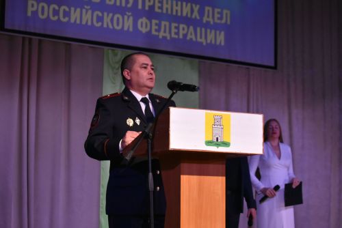 Лучших сотрудников полиции наградили в профессиональный праздник