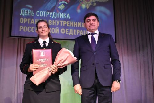 Лучших сотрудников полиции наградили в профессиональный праздник