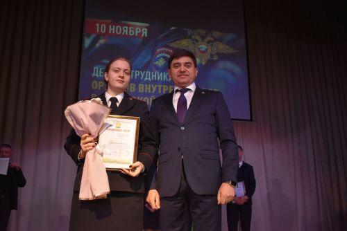 Лучших сотрудников полиции наградили в профессиональный праздник
