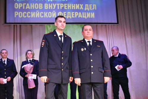 Лучших сотрудников полиции наградили в профессиональный праздник