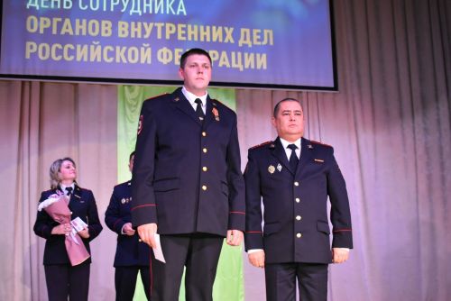 Лучших сотрудников полиции наградили в профессиональный праздник