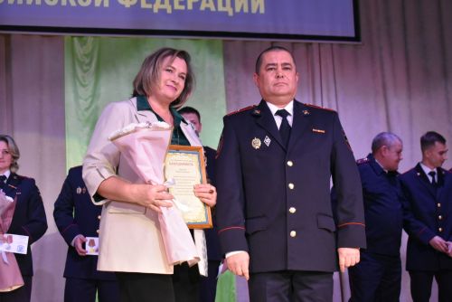 Лучших сотрудников полиции наградили в профессиональный праздник