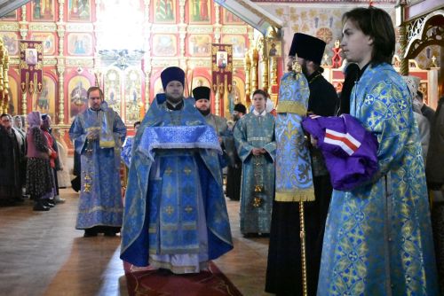 Владыка Пахомий провёл Божественную литургию в Болгаре