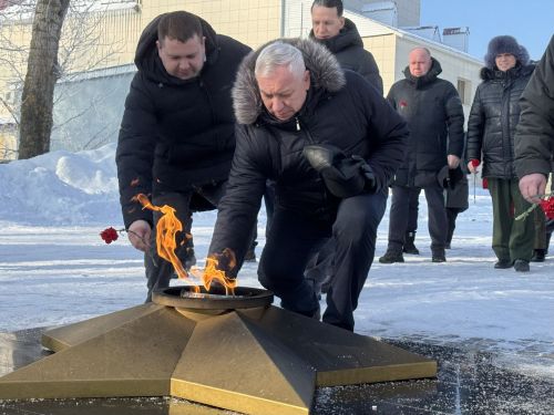 В Болгаре состоялось возложение цветов к Вечному огню у Памятника Героям Отечества