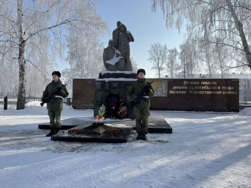 В Болгаре состоялось возложение цветов к Вечному огню у Памятника Героям Отечества