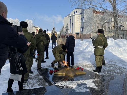 В Болгаре состоялось возложение цветов к Вечному огню у Памятника Героям Отечества