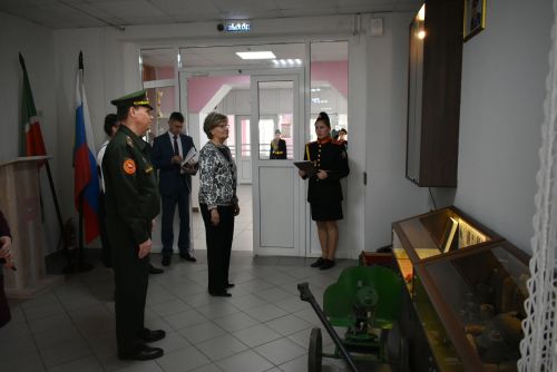 Депутат Госдумы РФ посетила кадетскую школу-интернат