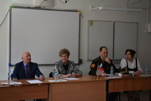 Депутат Госдумы РФ посетила кадетскую школу-интернат