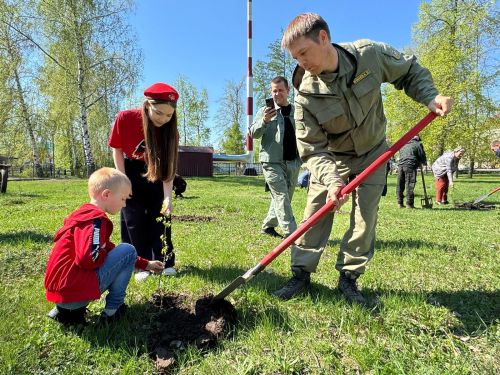 Роман Исланов принял участие в акции «Сад памяти» в Болгаре