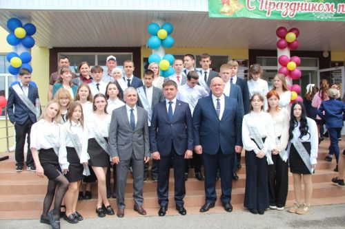В школах Болгара прозвенел Последний звонок