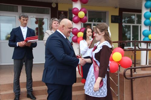 В школах Болгара прозвенел Последний звонок