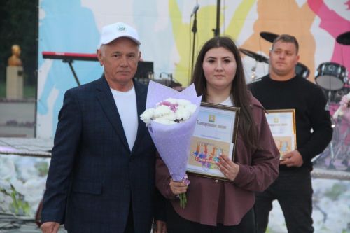 На Дне молодёжи состоялось торжественное награждение молодых специалистов Спасского района